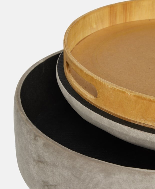 Samthocker mit Stauraum