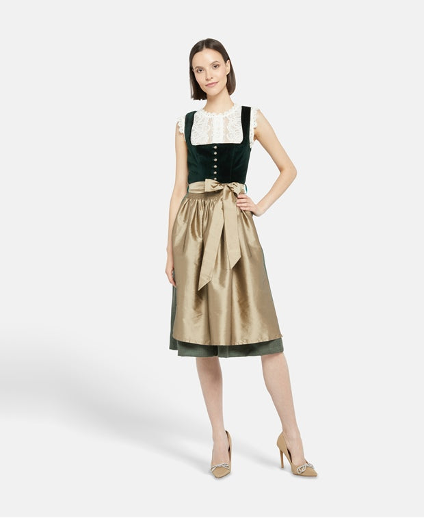 Dirndl mit Schürze