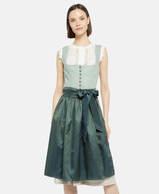 Dirndl mit Schürze