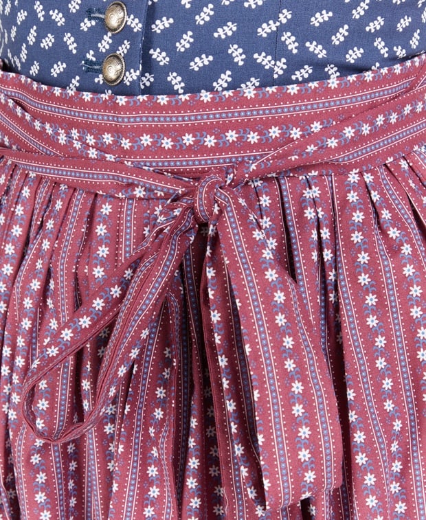Dirndl mit Schürze