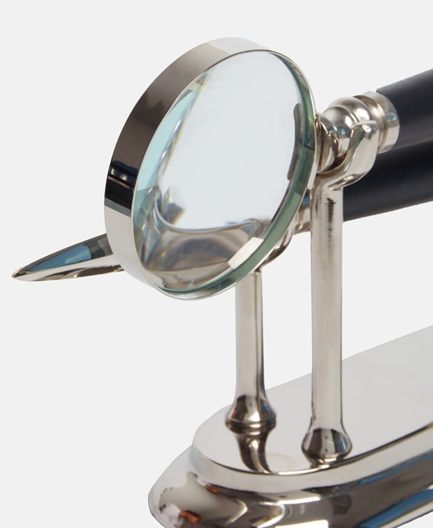 Brieföffner und Lupe