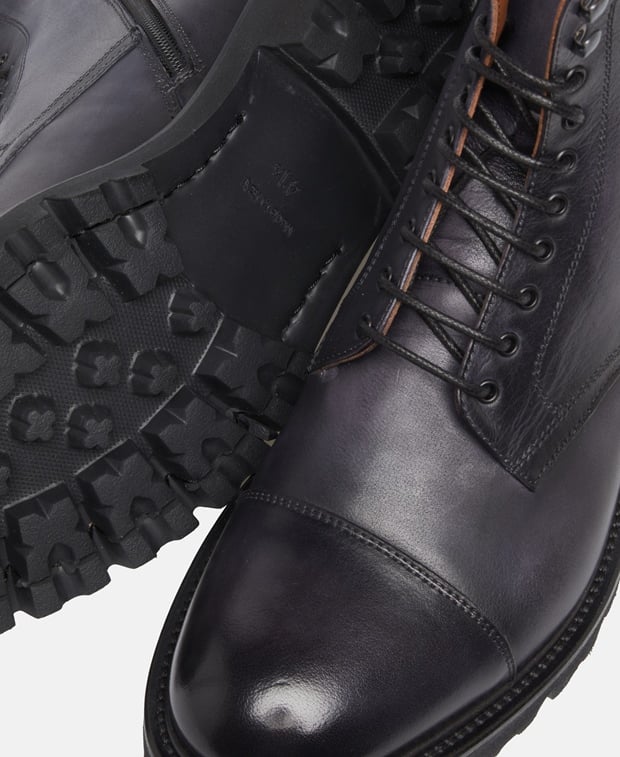 Schnürstiefeletten