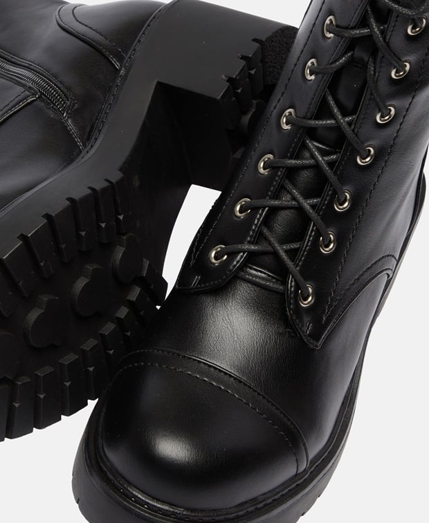 Schnürstiefeletten