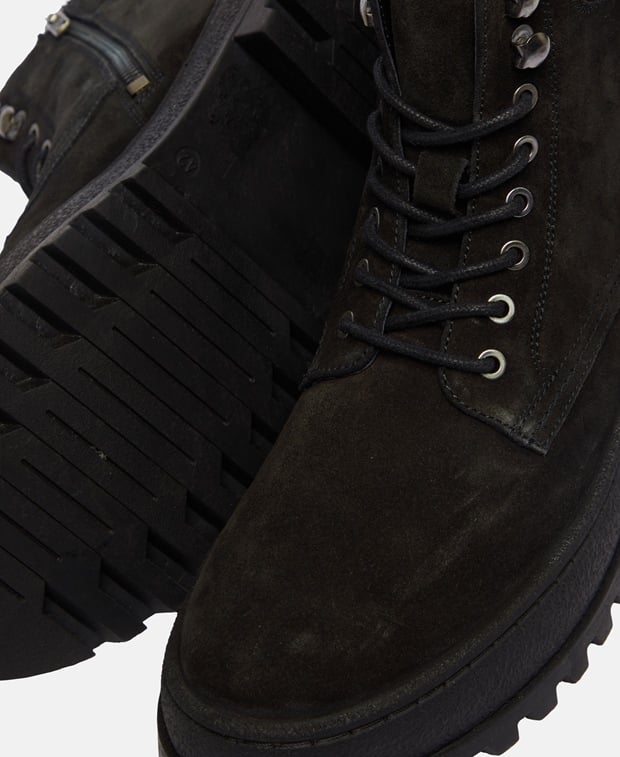 Schnürstiefeletten