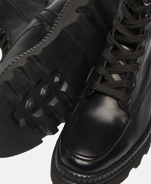 Schnürstiefeletten