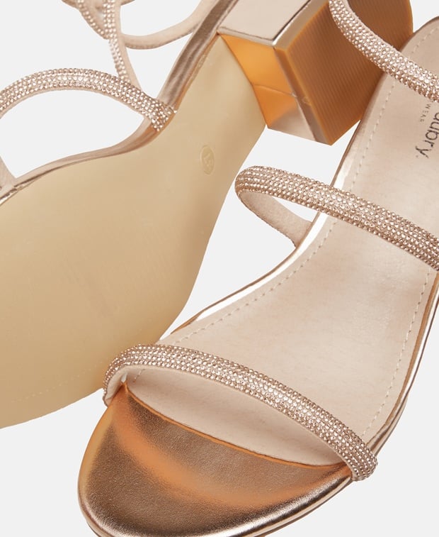 Sandalen mit Wadenschnürung