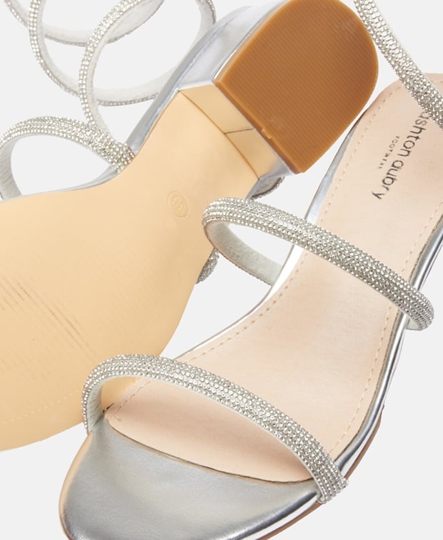 Sandalen mit Wadenschnürung