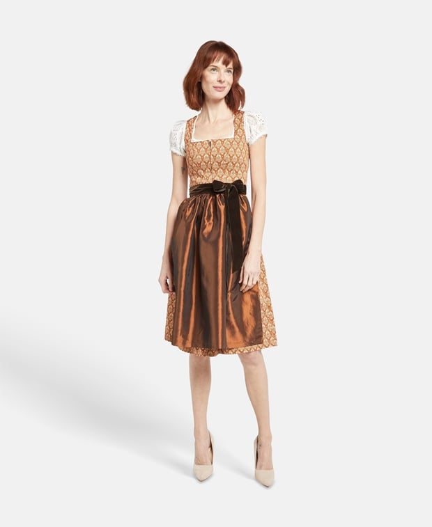 Dirndl mit Schürze