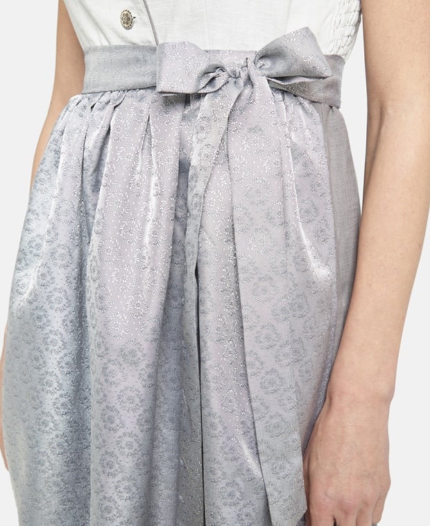 Dirndl mit Schürze