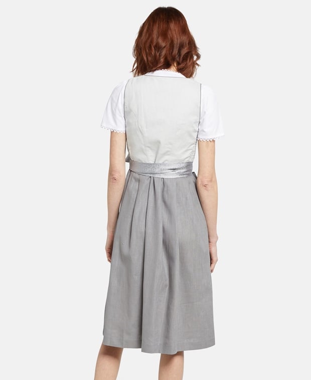Dirndl mit Schürze