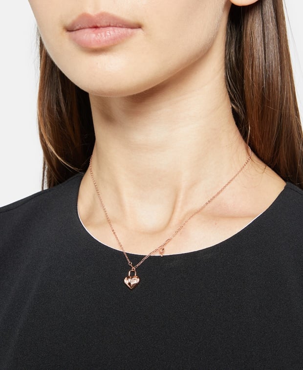 Halskette mit Anhänger