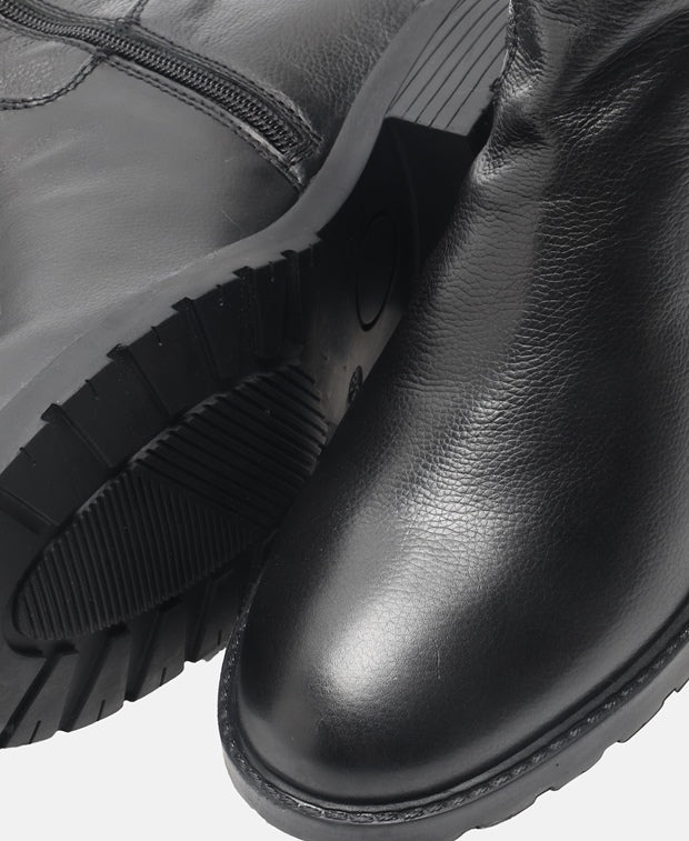 Wadenhohe Stiefel