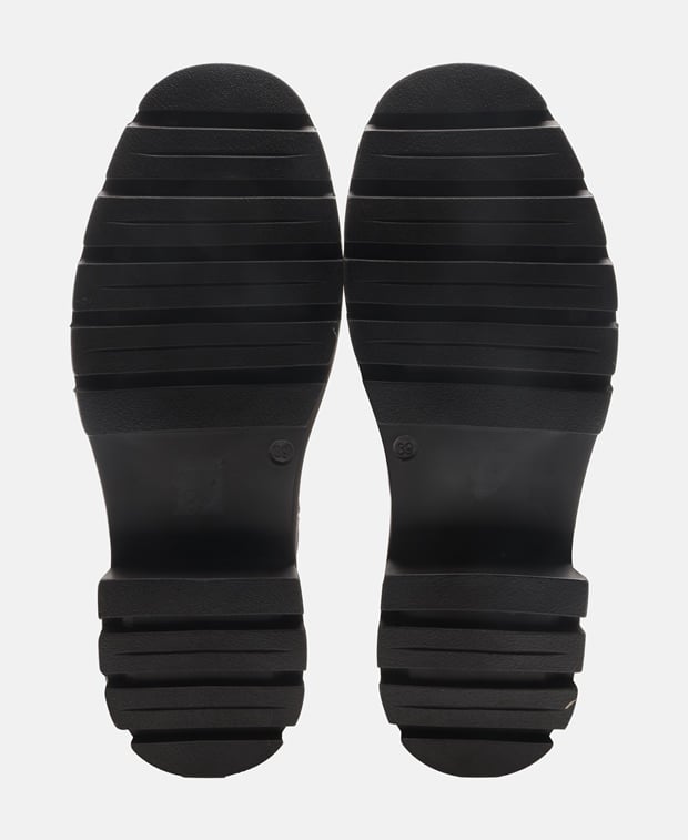 Wadenhohe Stiefel