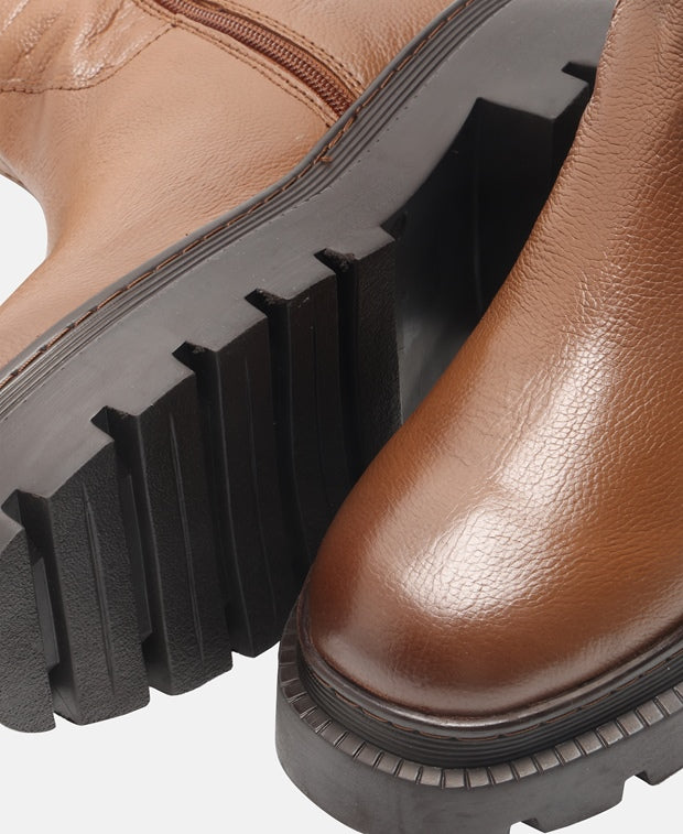 Wadenhohe Stiefel
