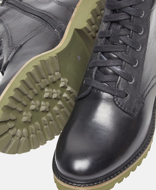 Schnürstiefeletten