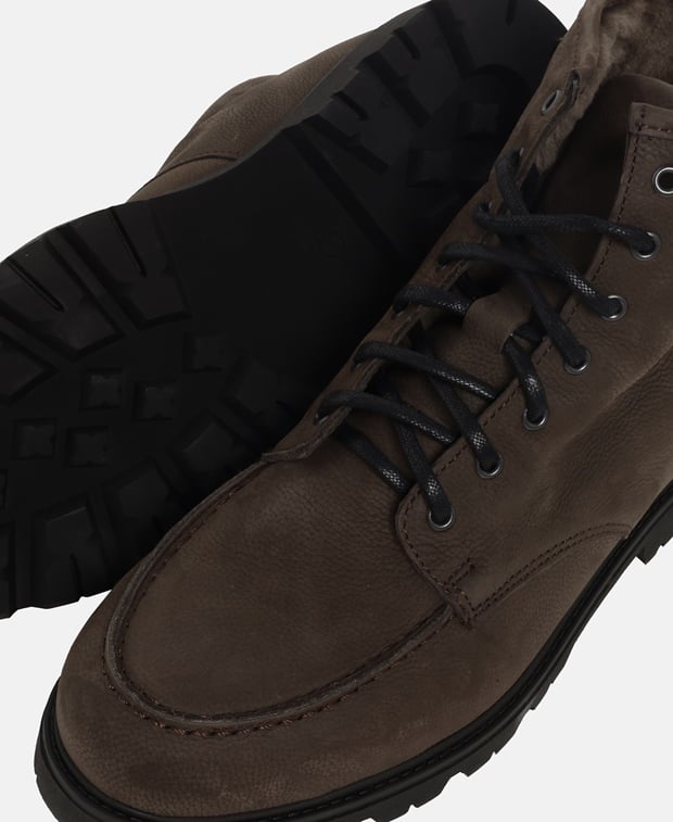 Schnürstiefeletten