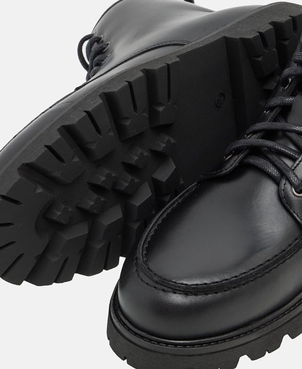 Schnürstiefeletten