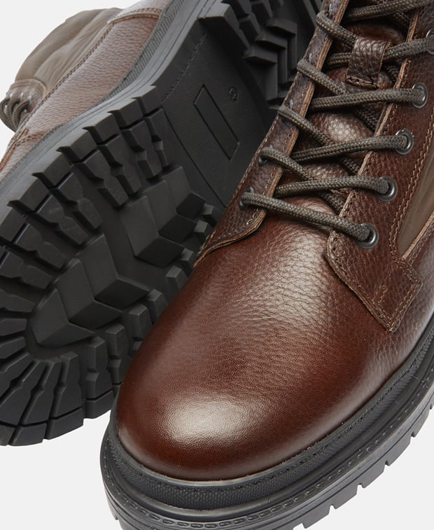 Schnürstiefeletten