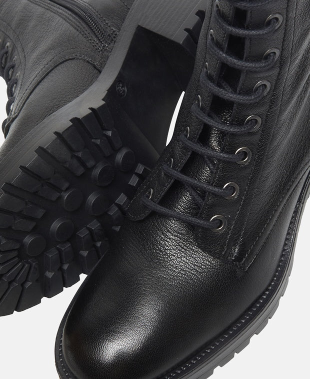 Schnürstiefeletten