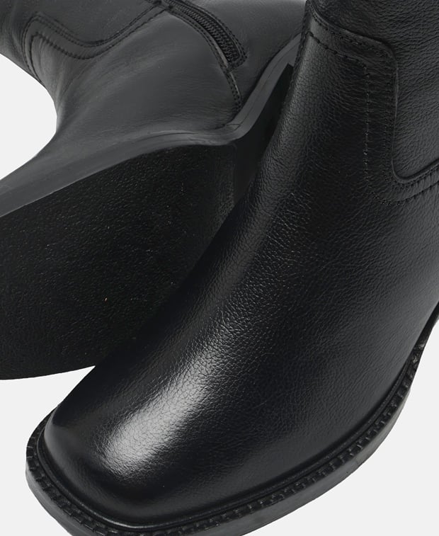Wadenhohe Stiefel