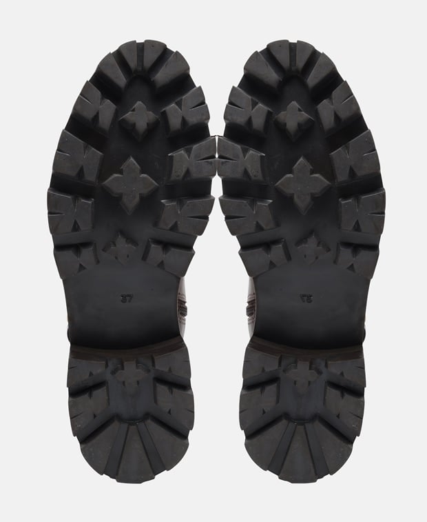 Wadenhohe Stiefel
