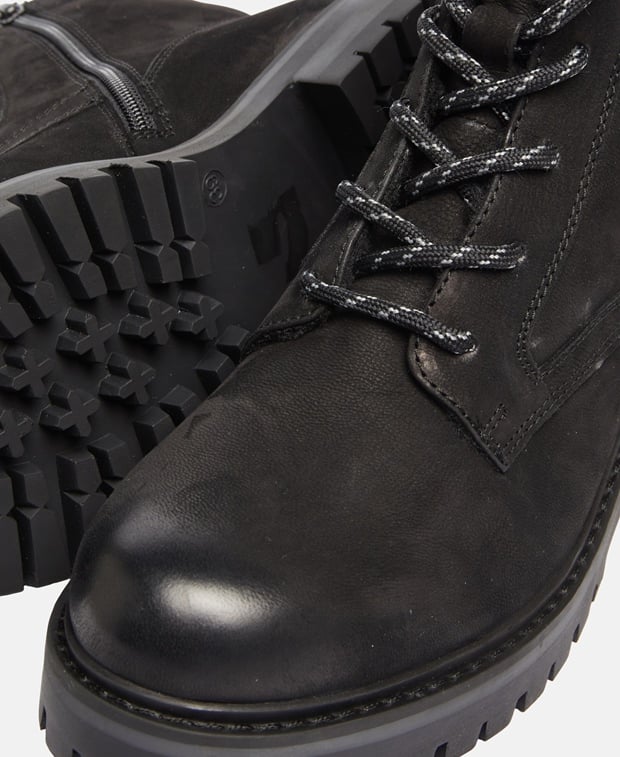 Schnürstiefeletten