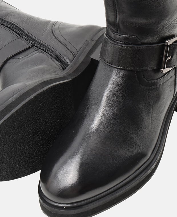 Wadenhohe Stiefel
