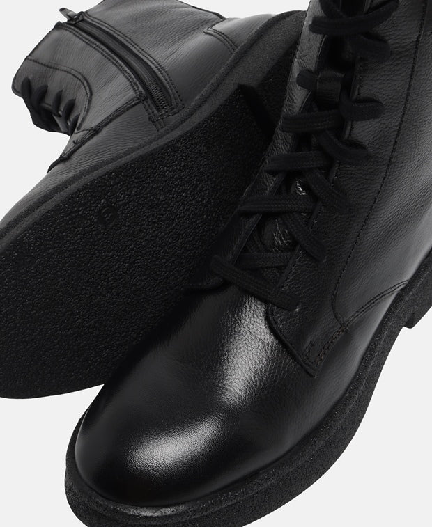 Schnürstiefeletten