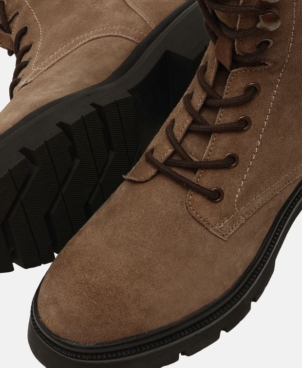 Schnürstiefeletten