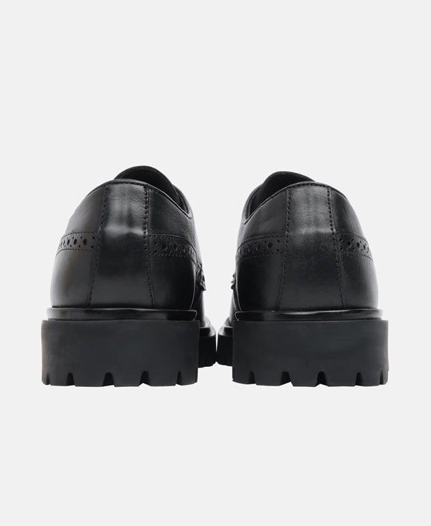 Schnürschuhe