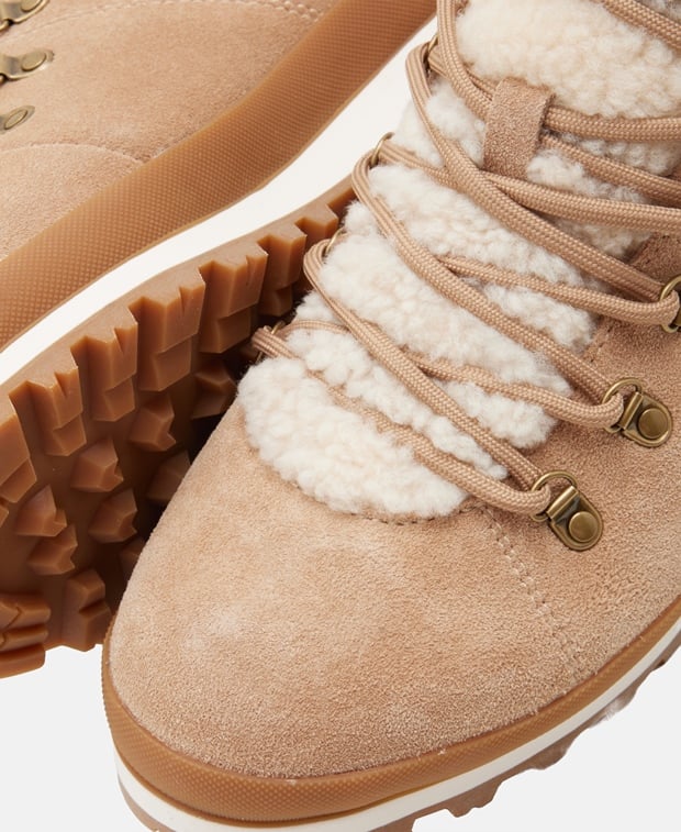 Schnürstiefeletten