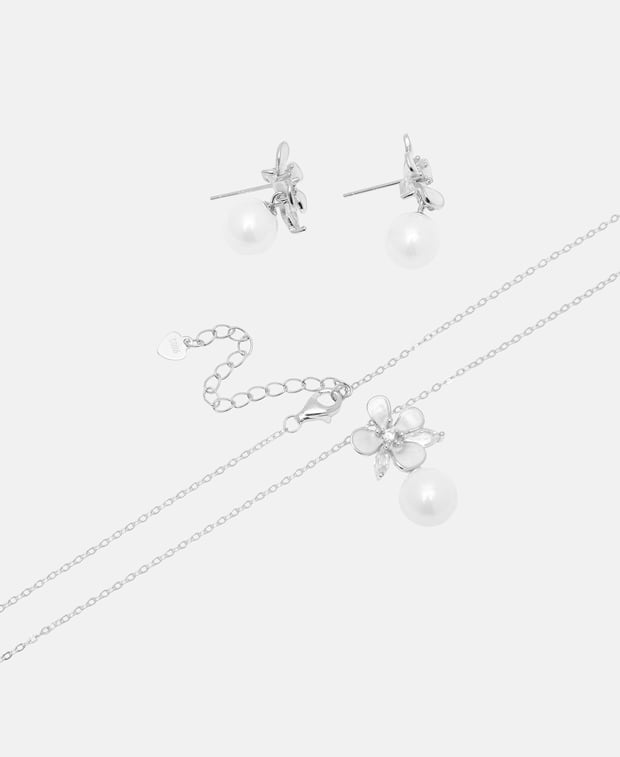 Set aus Halsketten und Ohrringe