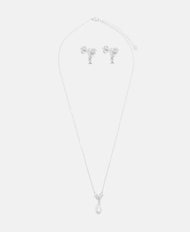 Set aus Halsketten und Ohrringe