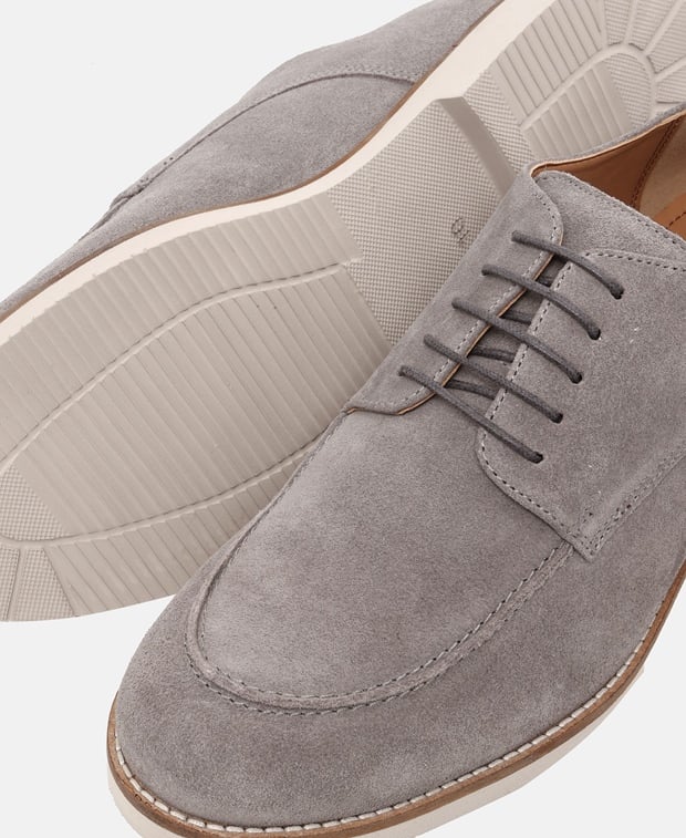 Schnürschuhe