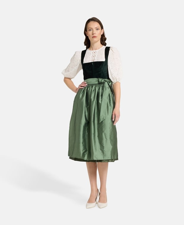 Dirndl mit Schürze