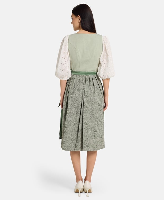 Dirndl mit Schürze