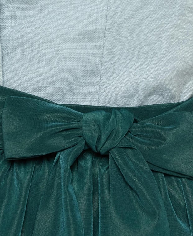 Dirndl mit Schürze
