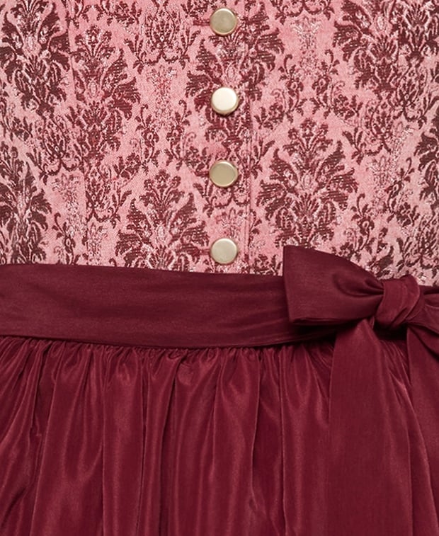 Dirndl mit Schürze