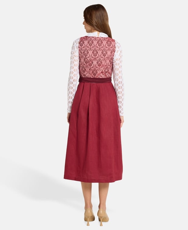 Dirndl mit Schürze