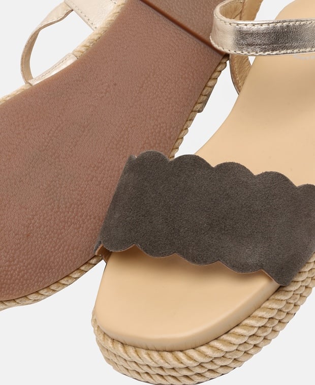 Plateau-Sandalen