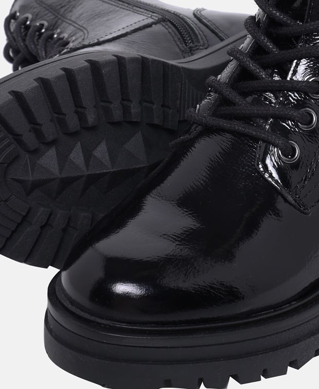 Schnürstiefeletten