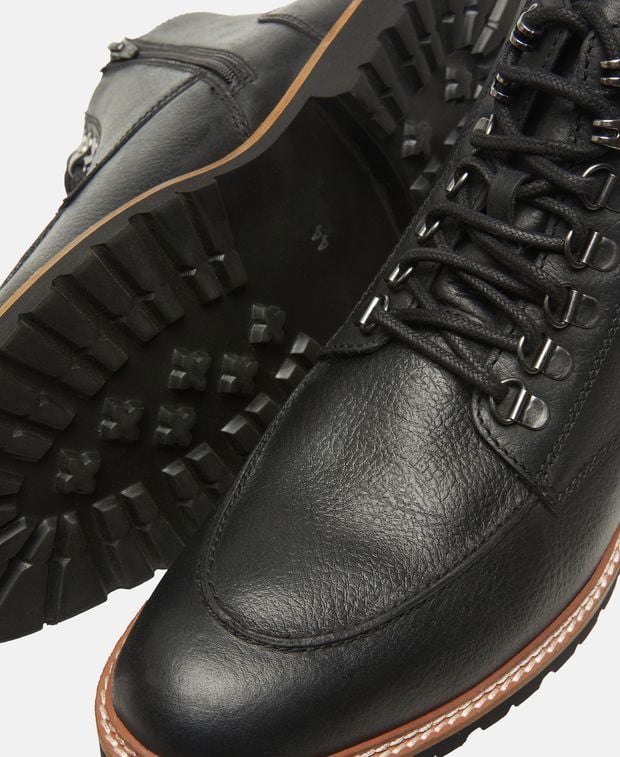 Schnürstiefeletten