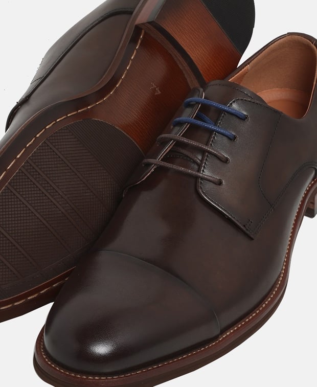 Schnürschuhe