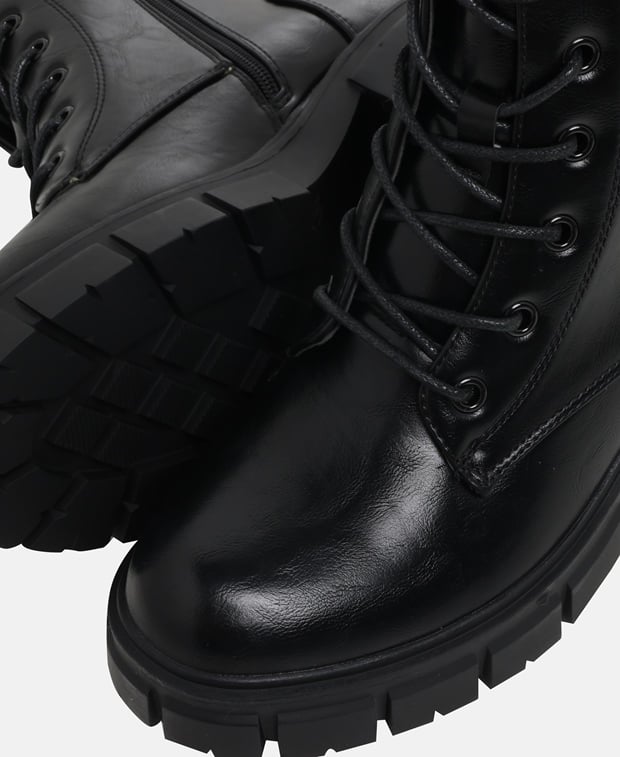 Schnürboots