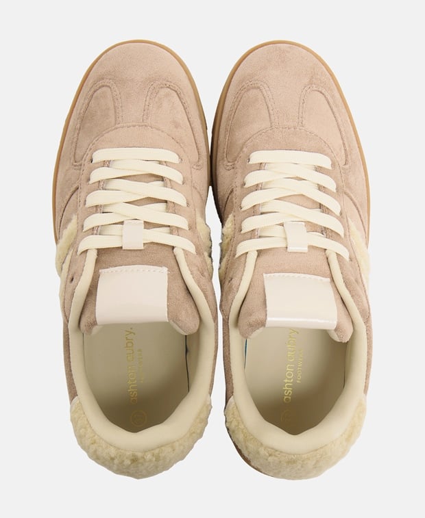Sneaker