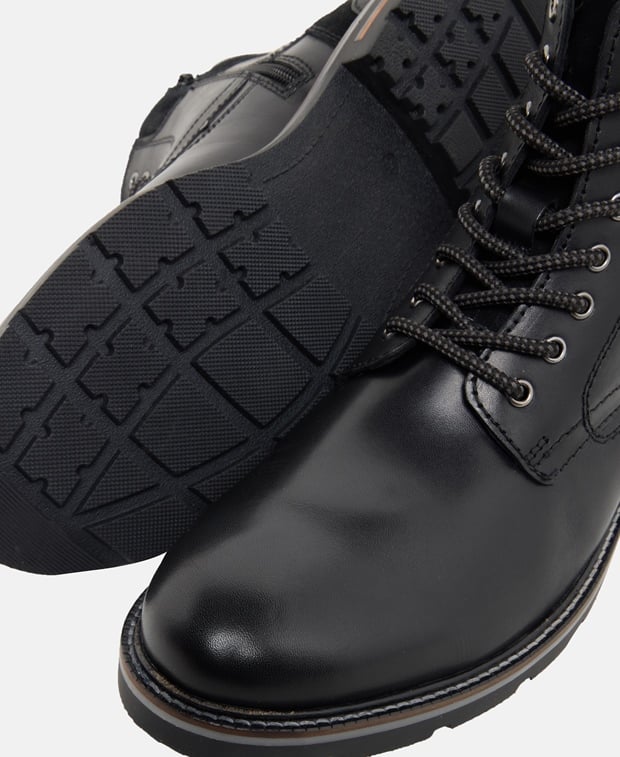 Schnürstiefeletten
