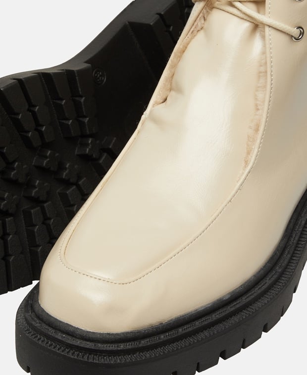 Schnürstiefeletten