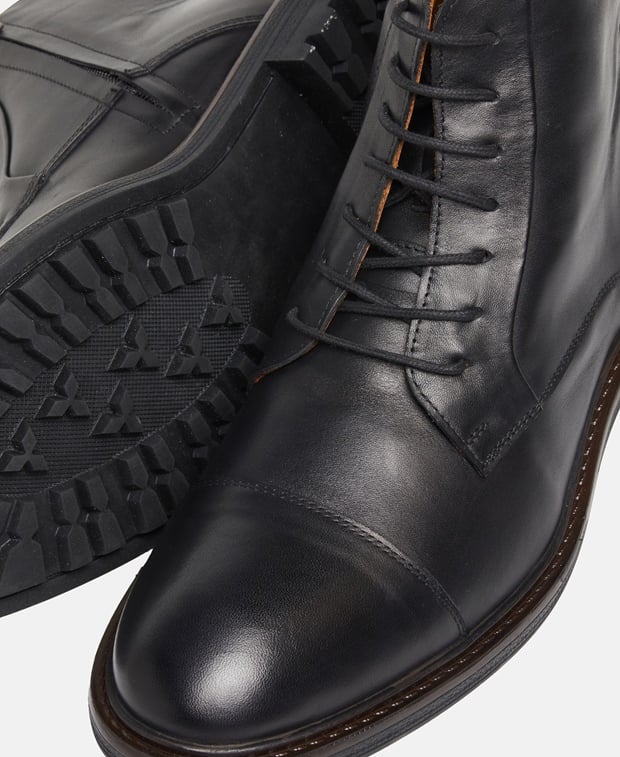 Schnürstiefeletten