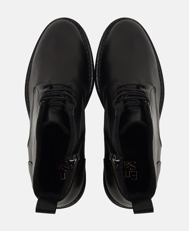 Schnürstiefeletten