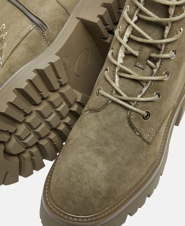 Schnürstiefeletten